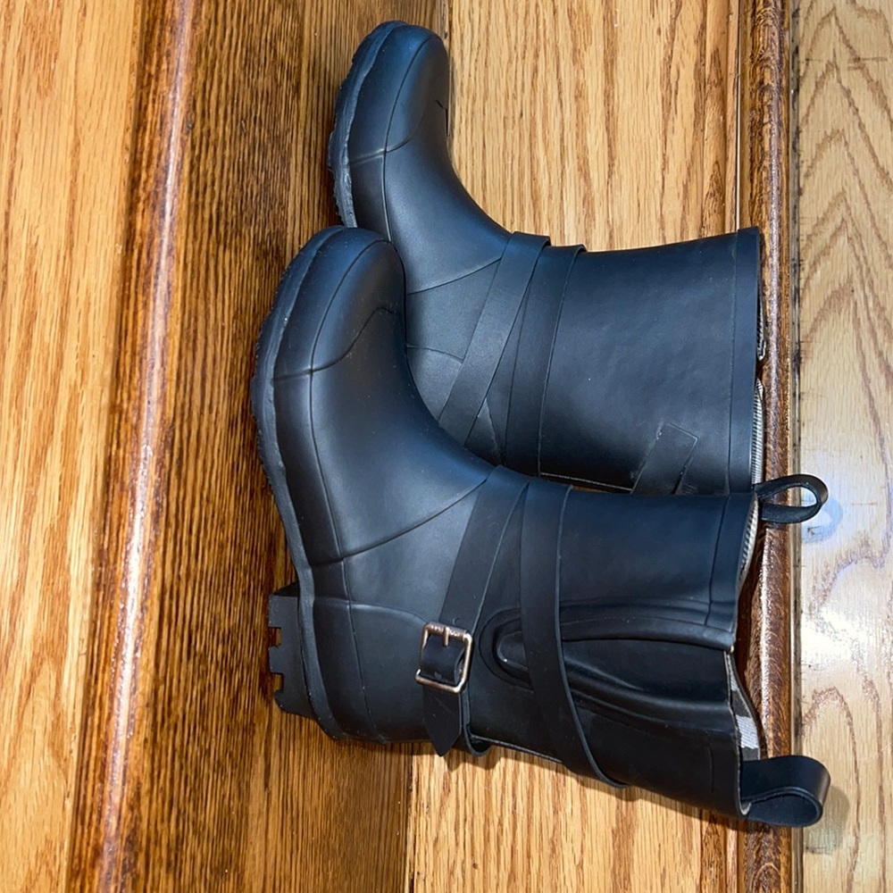 Girls/ kids Black leather Burberry Rain boots.